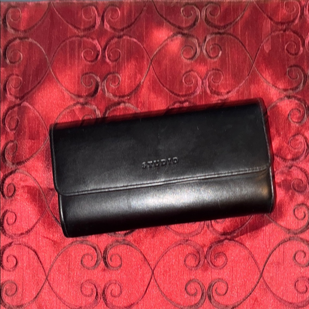 Studio Elegant Black Leather Clutch